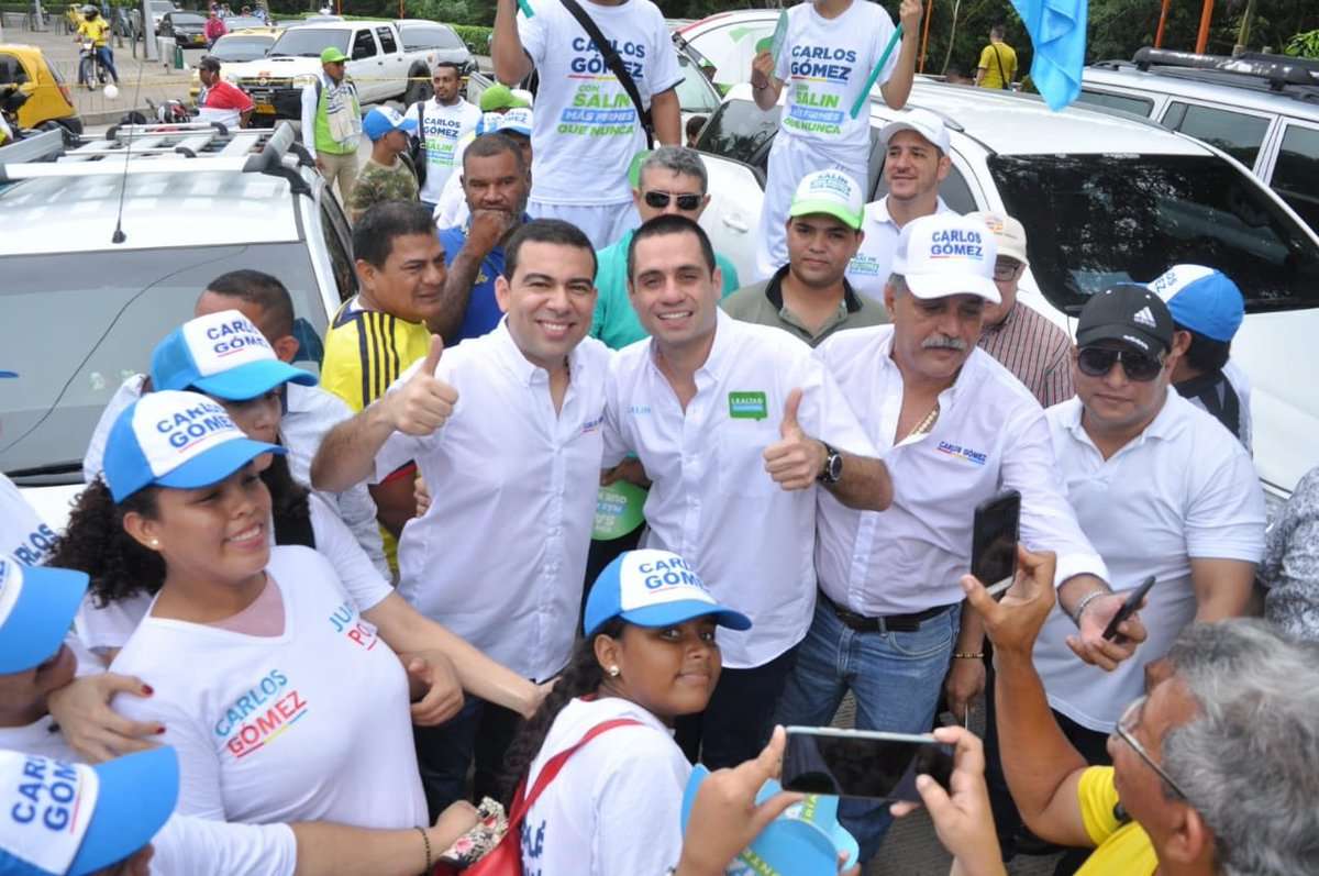 El candidato a la gobernación de Córdoba, Carlos Gómez, acompañó a Salin Ghisays a entrega de firmas