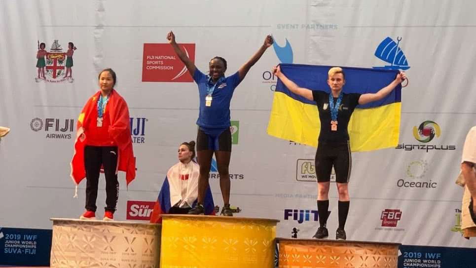 Qué orgullo, la colombiana Yenny Sinisterra se coronó campeona mundial en levantamiento de pesas