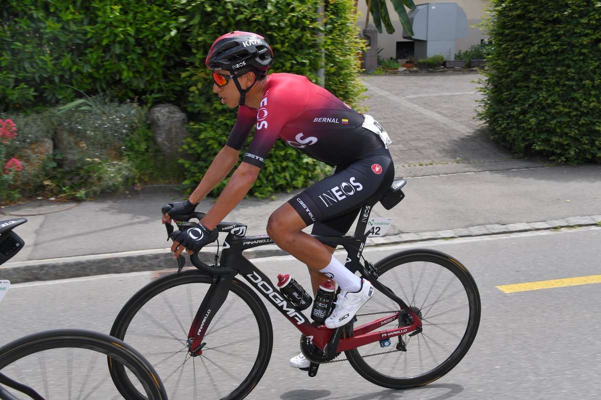 El colombiano Egan Bernal segundo en la sexta etapa y líder de la general del Tour de Suiza