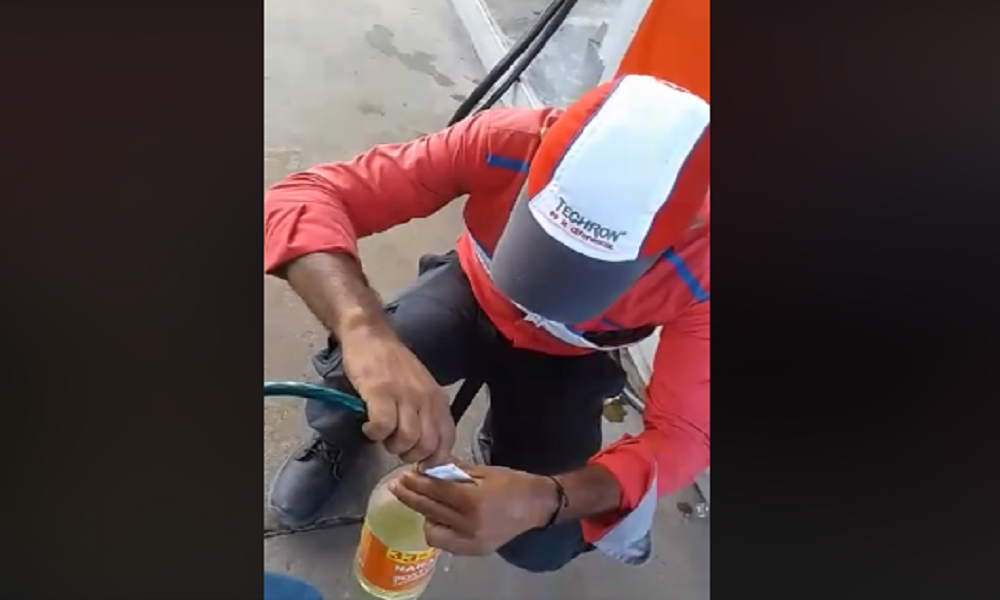 Qué falta de respeto, no tenían vuelto para billete de 50 y le sacaron la gasolina de la moto en estación vía a Lorica