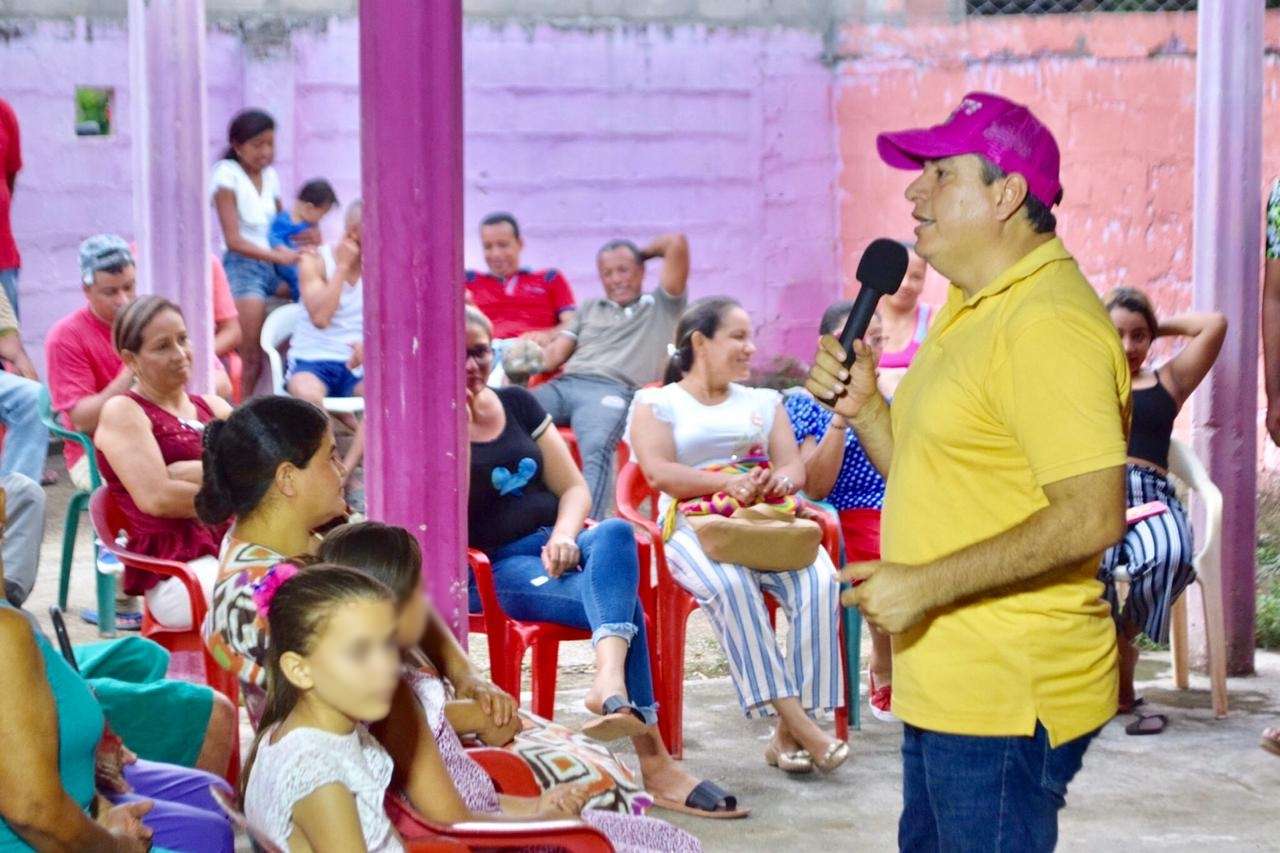 El ‘Cholito’ Negrete en el corazón de Lorica: candidato a la alcaldía escucha las necesidades de la comunidad