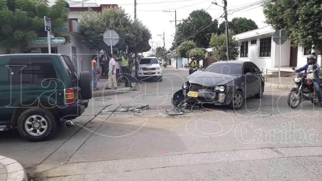 Violento choque entre dos vehículos en El Centro de Montería