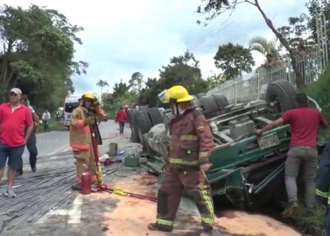 Aparatoso accidente de tránsito dejó tres muertos