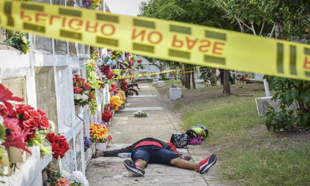 Fue a visitar a su amigo al cementerio y encontró la muerte a manos de un sicario