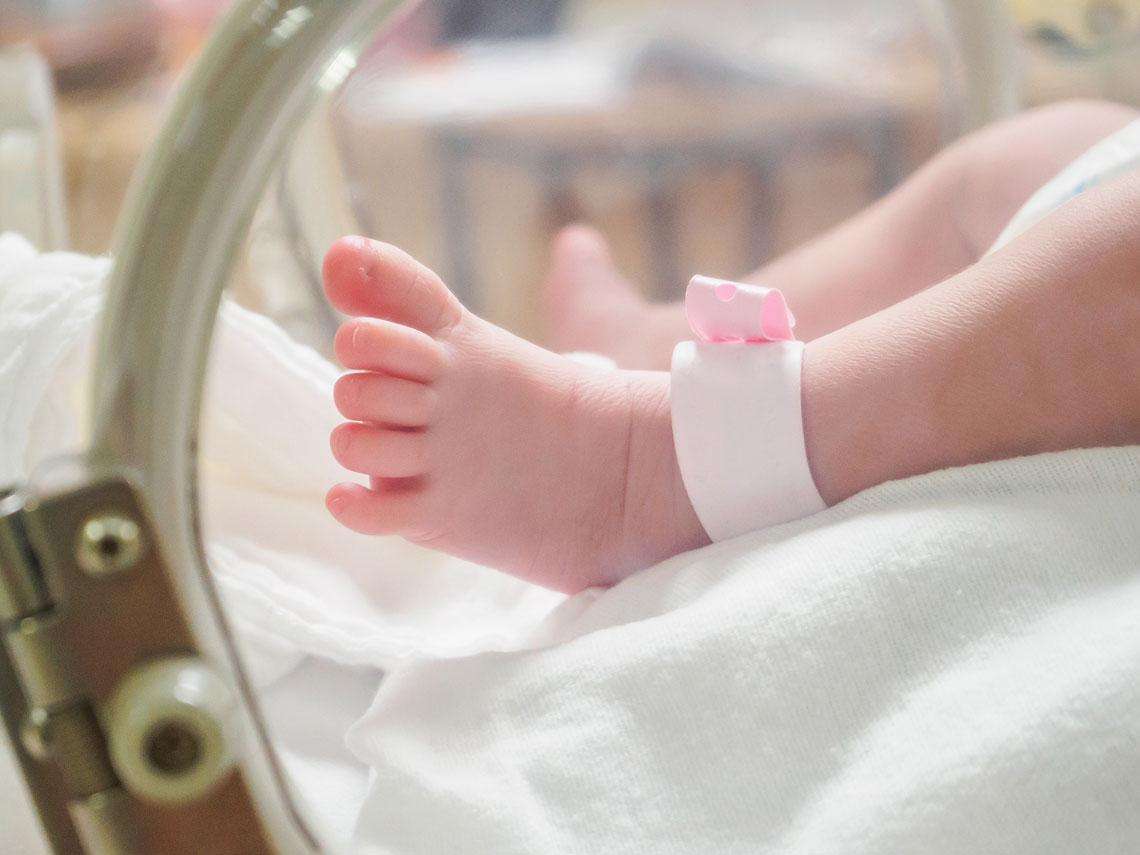 Padre de bebé con Síndrome de Patau exige a Nueva EPS responder por traslado a clínica de cuarto nivel