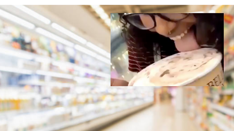 Qué asco: tomó un helado, le pasó la lengua y luego lo regresó a la nevera de un supermercado