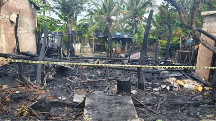 Familia quedó sin un techo donde dormir luego que voraz incendio consumiera su vivienda en Sahagún