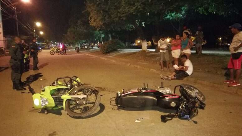 Aparatoso accidente entre una patrulla de la Policía y una motocicleta en Cereté