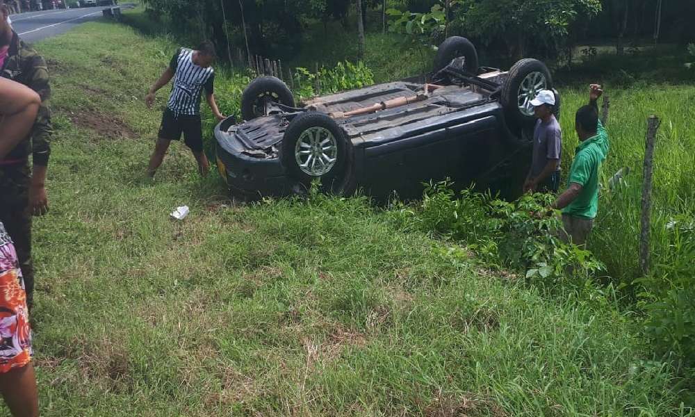 Automóvil se volcó en la vía Montería – Planeta Rica