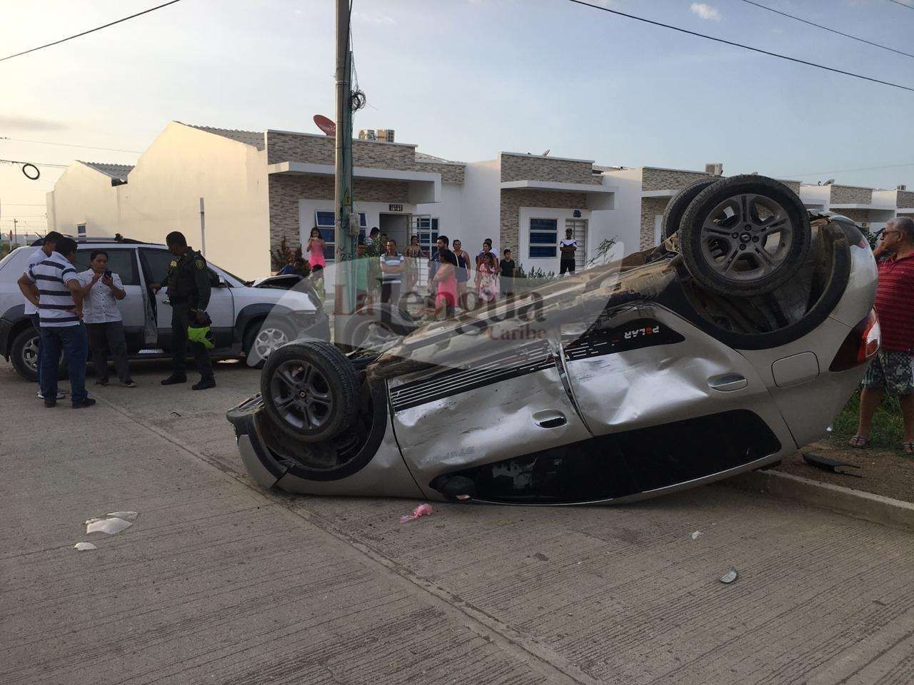 Tres heridos dejó violento choque entre dos carros en la Margen Izquierda de Montería