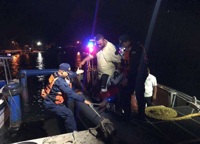 Armada Nacional rescató a 14 personas que naufragaron en aguas del Pacífico
