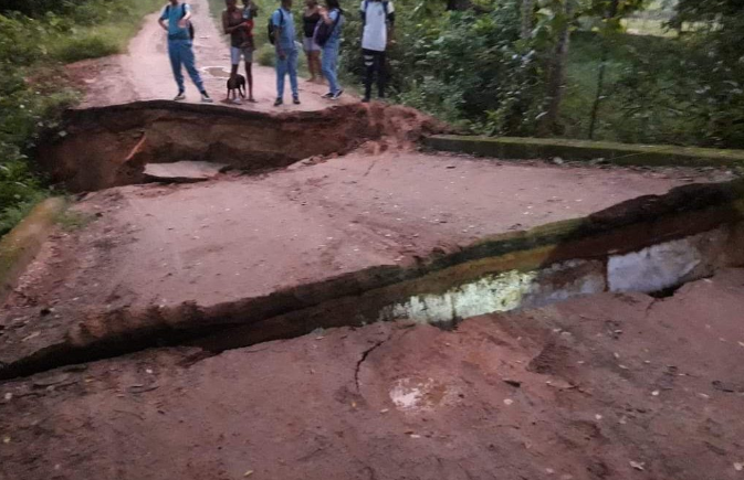 Puente colapsó en Buenos Aires – La Manta: habitantes están incomunicados