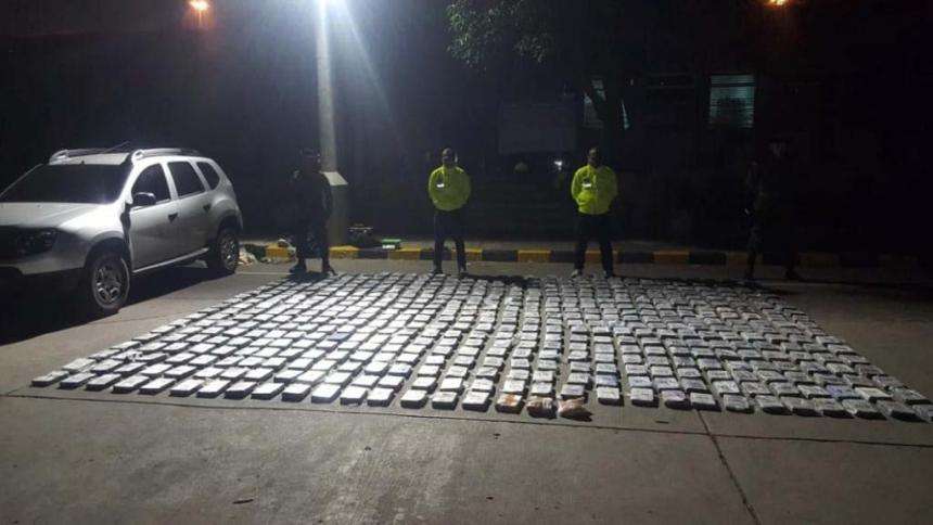 Incautan 529 paquetes de cocaína en una camioneta