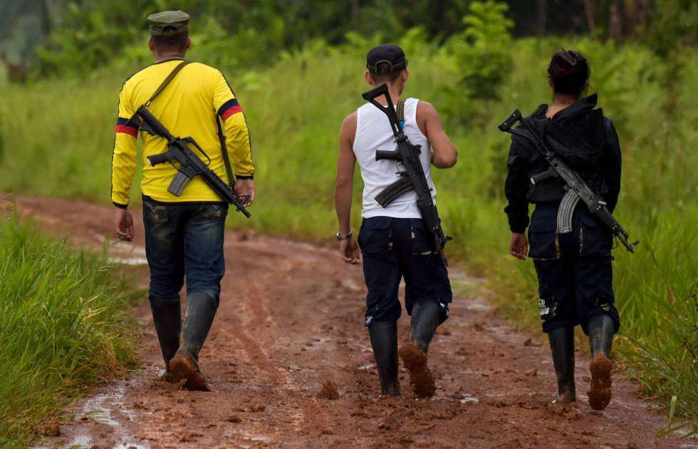 En medio de asonada, comunidad le arrebata cinco disidentes de las Farc al Ejército