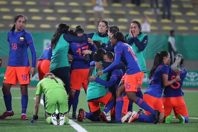 Llegaron las ‘superpoderosas’, selección Colombia Femenina regresó al país con la medalla de oro