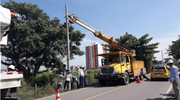 Avanza alumbrado público en la vía Ranchos del Inat en Montería