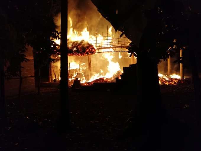 Voraz incendio consumió una humilde vivienda en San Pelayo