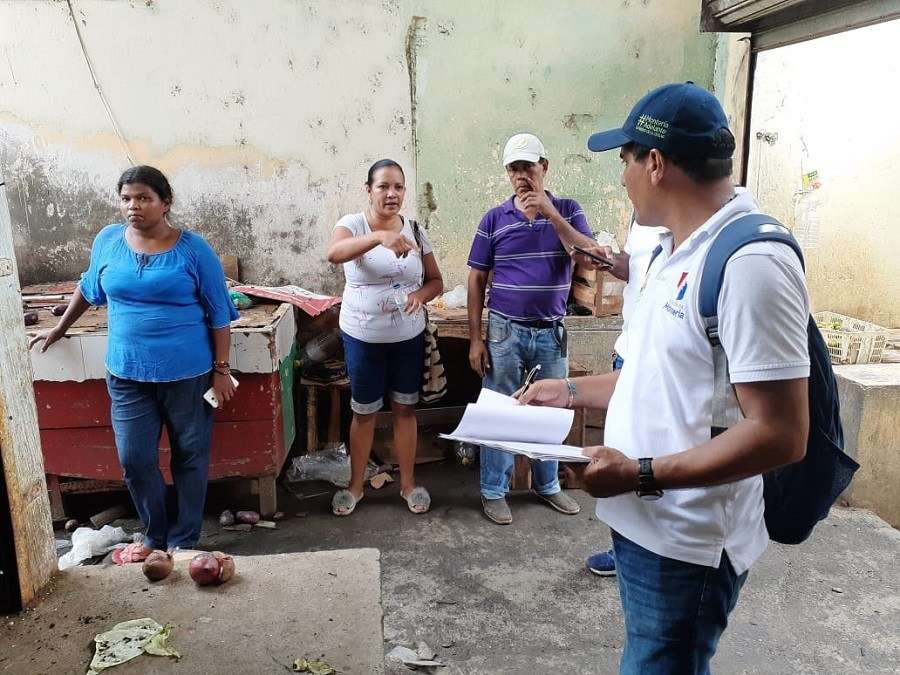 Realizan trabajo de remoción de escombros tras incendio en el antiguo Mercado de Montería