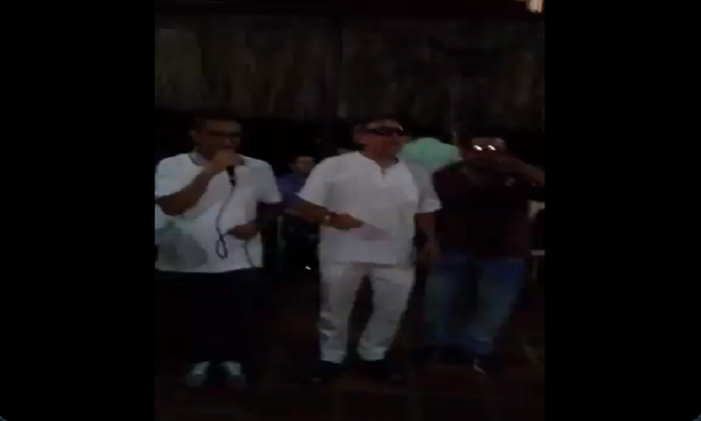En video, pillan a juez cantando en parranda vallenata con el exjefe guerrillero ‘Jesús Santrich’