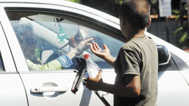 En Montería, los niños están siendo utilizados para vivir de la mendicidad