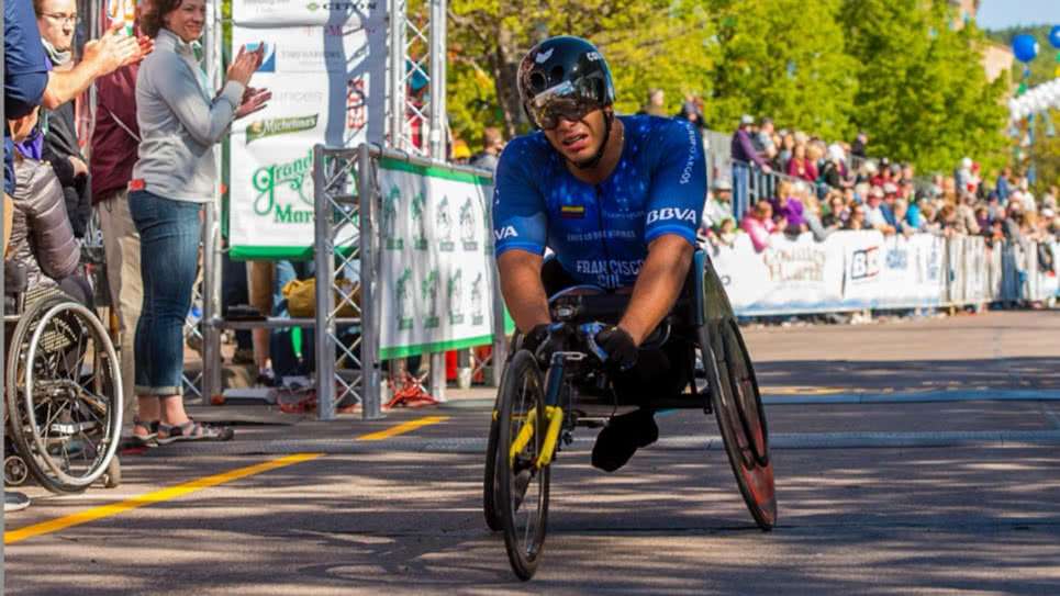 Qué orgullo, colombiano ganó la Maratón de Ciudad de México en silla de ruedas