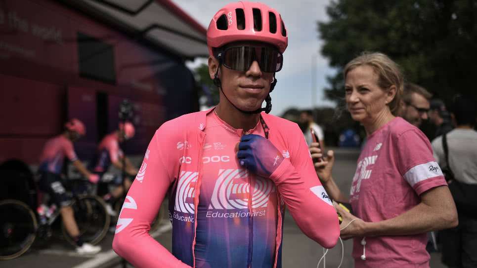 Rigoberto Urán se encuentra en UCI tras la caída que lo sacó de la Vuela a España