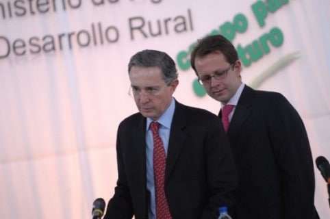 El senador Uribe visitó a Andrés Felipe Arias en su centro de reclusión