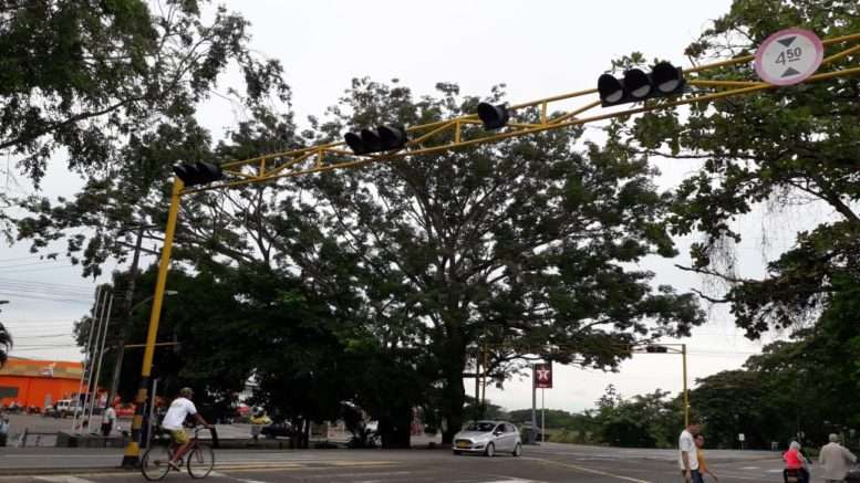 Paleteros controlarán movilidad, mientras arreglan semáforos de Los Garzones