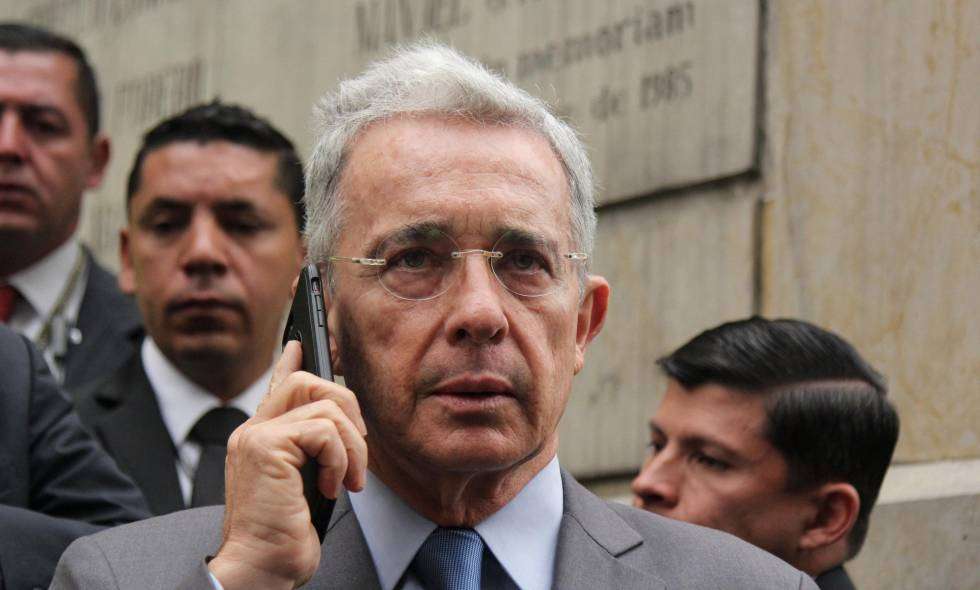 Abogado de Uribe dice que dinero que entregó a exparamilitar fue una ayuda humanitaria