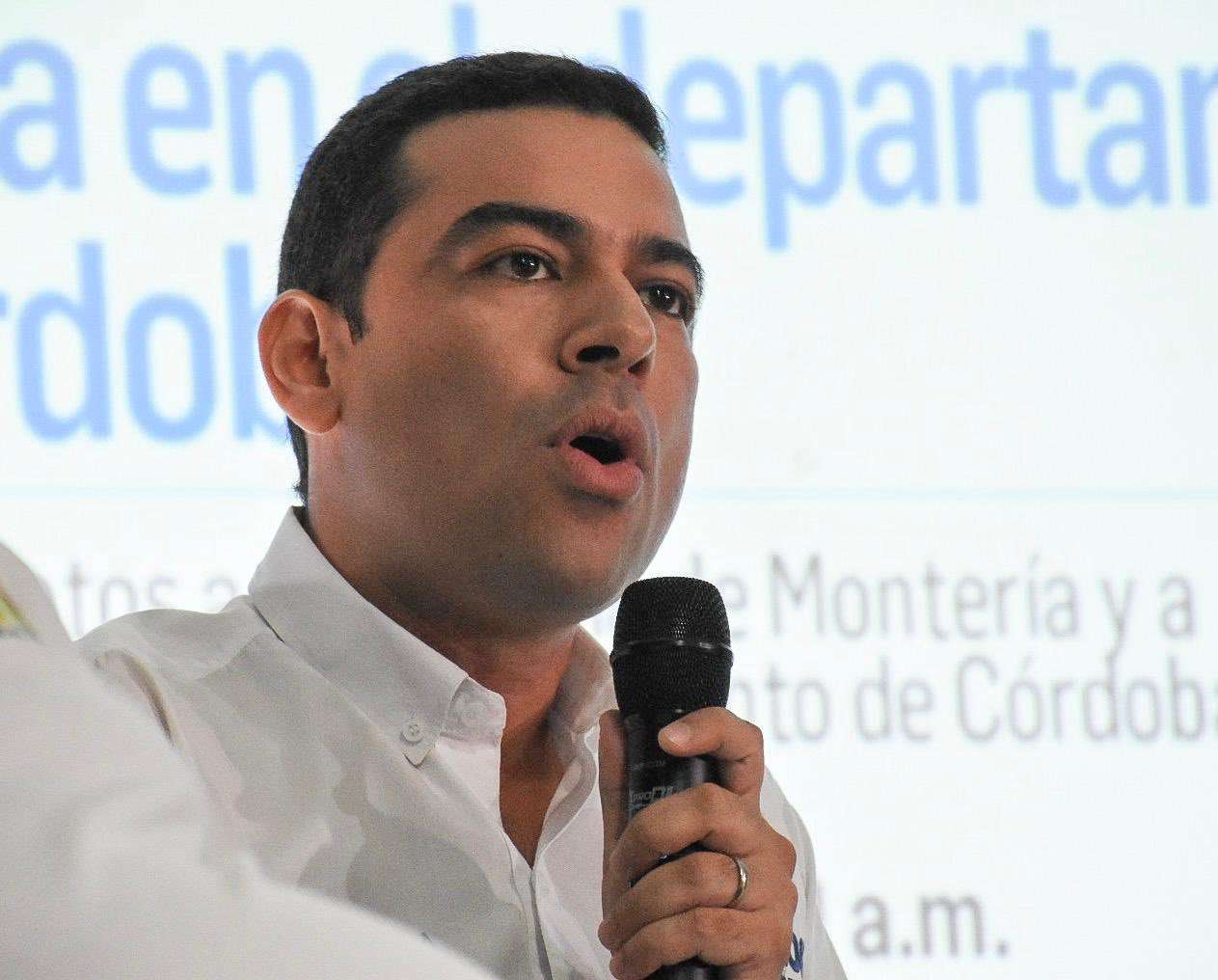 Carlos Gómez reafirma que ante los ataques su respuesta siempre serán las propuestas