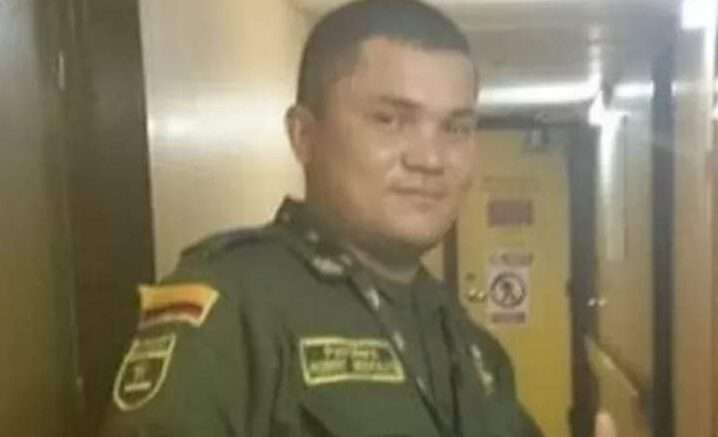 Capturan a degenerado policía que le daba regalos a menor para abusar de él en Montería