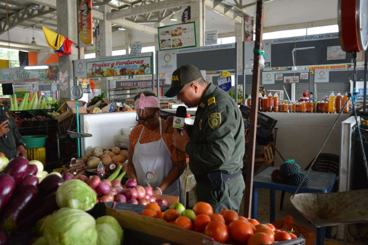 Policía Nacional lideró actividades comunitarias con los comerciantes en Montería