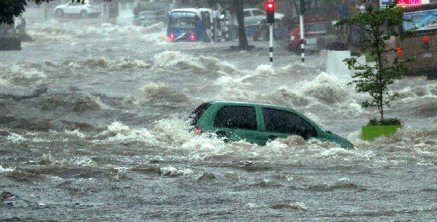 Un muerto, casas inundadas y arroyos desbordados tras fuertes lluvias en Barranquilla