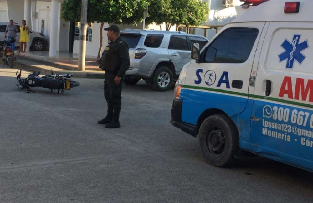 Camioneta embistió violentamente a motociclista en Montería