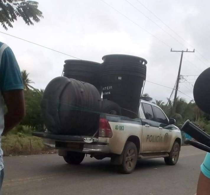 Grupos políticos se estarían aprovechando de la sed del pueblo: denuncian que en Puerto Escondido regalan tanques de agua a cambio de votos