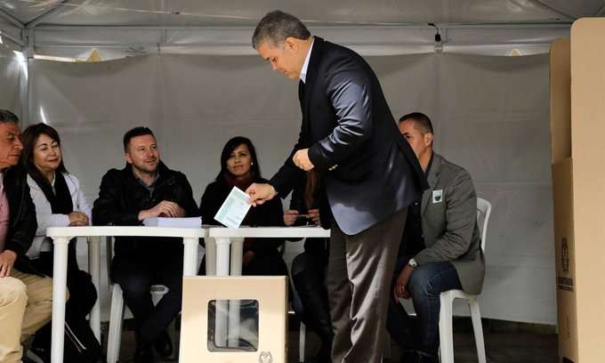 “A votar masivamente y a conciencia”: presidente Iván Duque tras sufragar