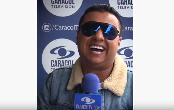 Rafael Santos y sus excéntricos dientes de diamante, conozca cuánto le costó el ‘lujito’ al cantante