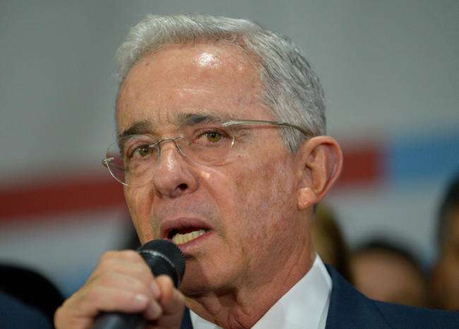 Uribe se mostró en desacuerdo con el proyecto que busca ampliar el fuero presidencial