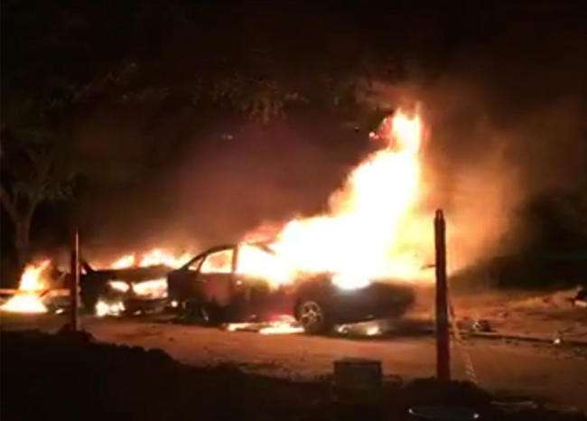 Delincuentes quemaron vehículo de candidato a la Alcaldía