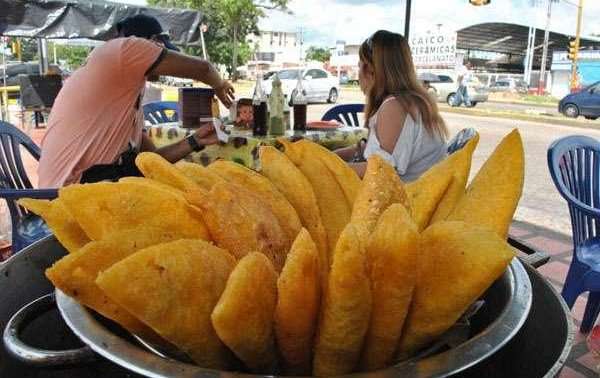 No habrá multa para quienes compren empanadas en la calle