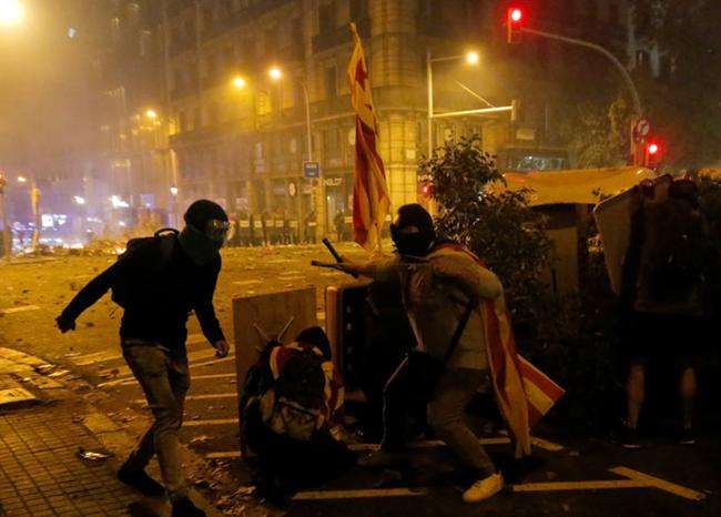 Más de 180 heridos han dejado protestas violentas en Cataluña