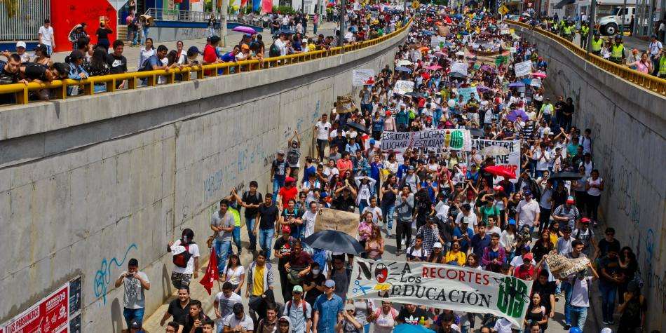 En las primeras horas del paro nacional, en Bogotá ya se han presentado disturbios