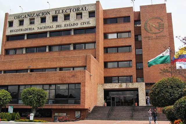 Congreso eligió a Virgilio Almanza como nuevo magistrado del CNE