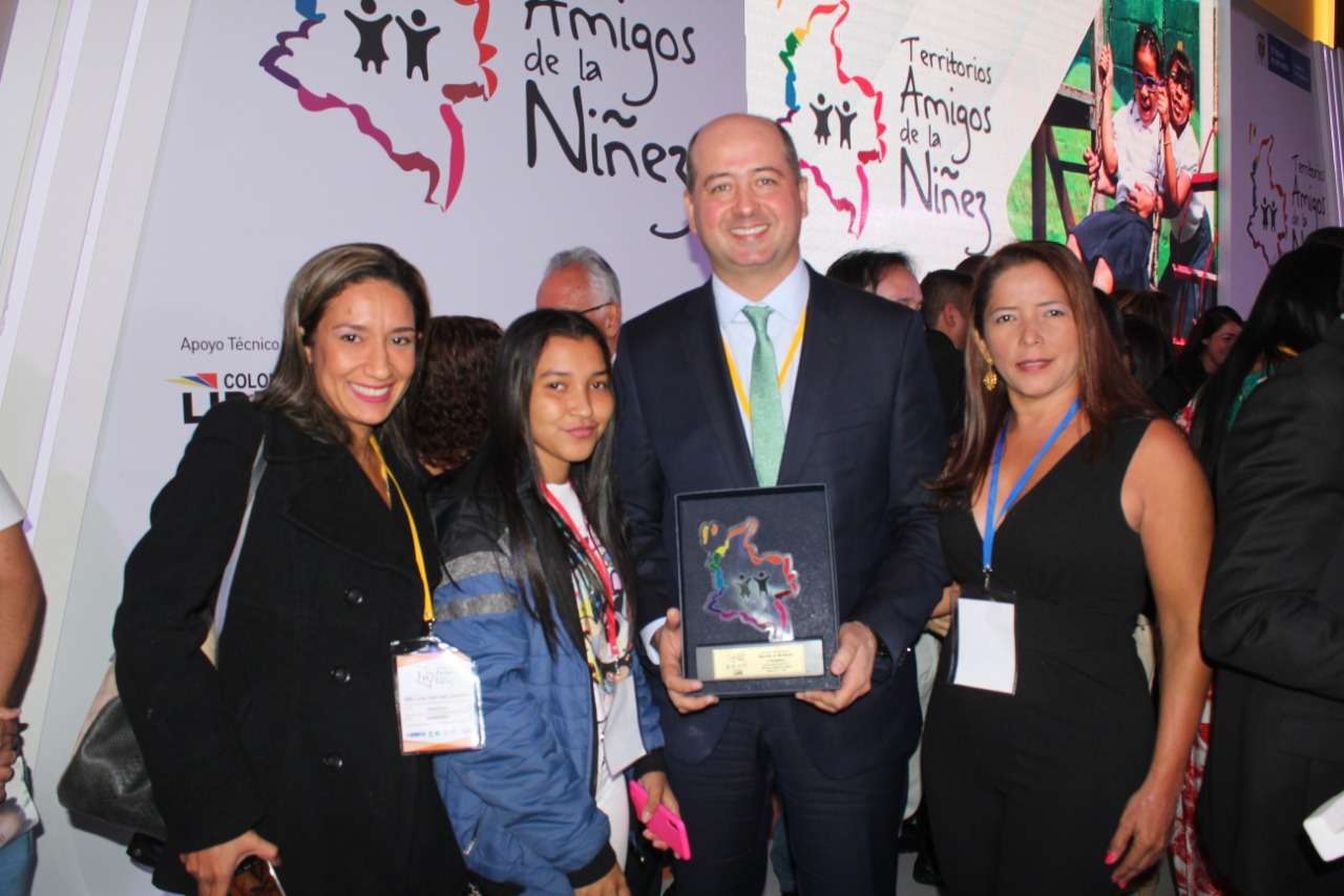 Montería recibió premio por ser territorio amigo de la niñez