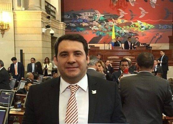 Muerte política a Raymundo Elías Méndez por ausentismo