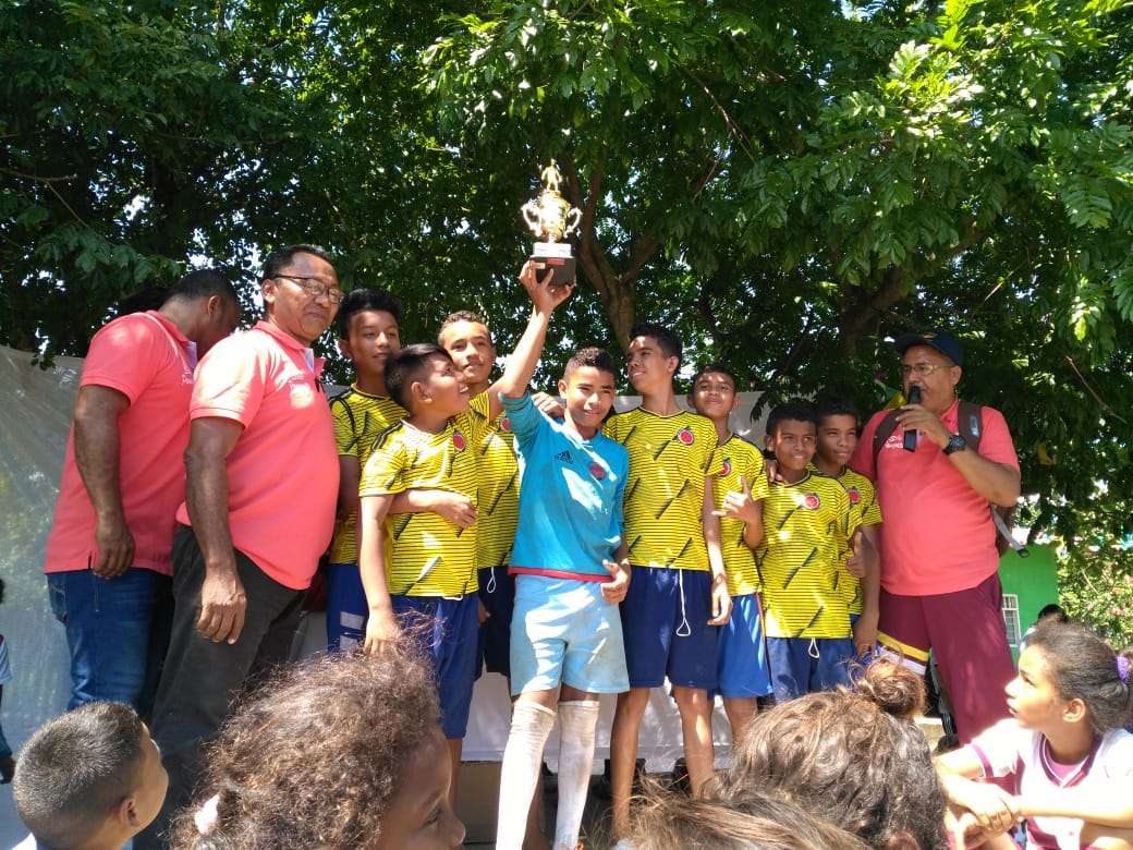 Con apoyo de La Lengua Caribe, 8vo grado campeón de los Intercursos de la I.E. Nuestra Señora del Carmen sede Pansegüita, Magangué