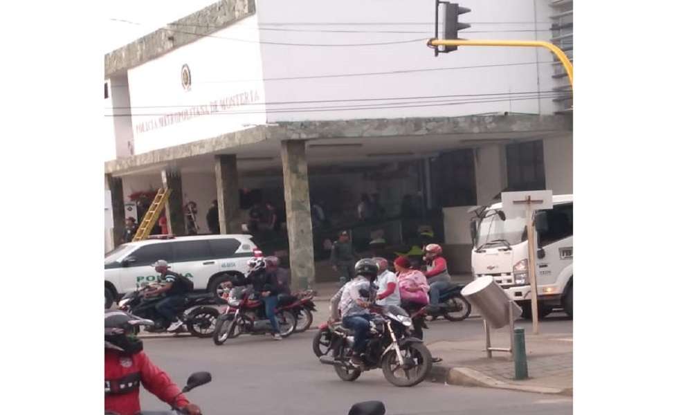 A uniformado de la Policía Metropolitana de Montería le estalló granada de aturdimiento en sus manos