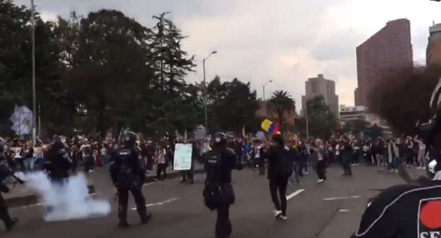 Volvieron las marchas en Bogotá y el Esmad lanzó gases lacrimógenos