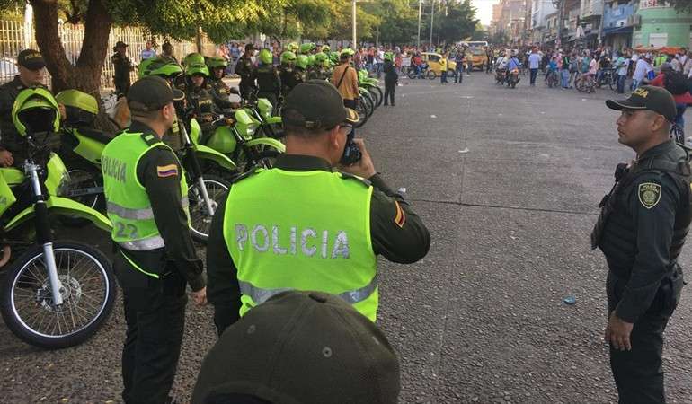 Enfrentamientos en medio de un operativo dejaron dos policías heridos