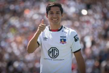 Pese a su fracaso en Junior, ‘Mati’ Fernández fue recibido como una leyenda en Colo Colo